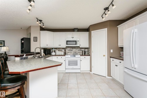 #22 11717 9B Av Nw, Edmonton, AB 