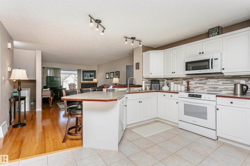#22 11717 9B Av Nw, Edmonton, AB 