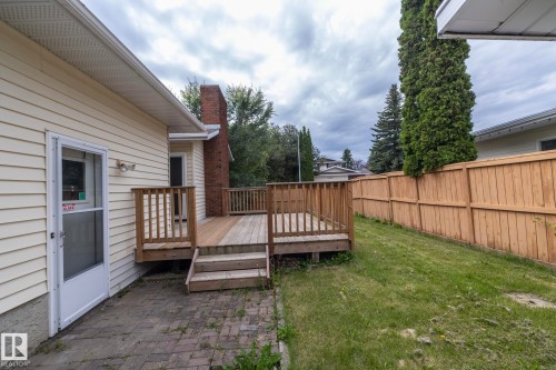 Wood deck with railing and steps - 11138 30 Avenue Nw, Edmonton, AB - Outdoor