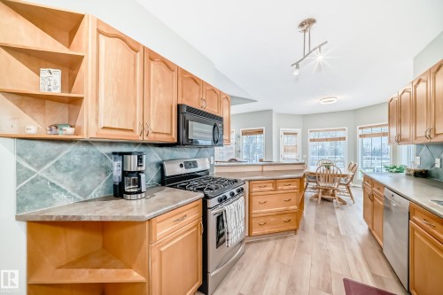 576 Glenwright Crescent Nw, Edmonton, AB - Indoor Photo Showing Kitchen