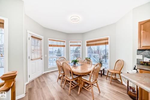 576 Glenwright Crescent Nw, Edmonton, AB - Indoor Photo Showing Dining Room