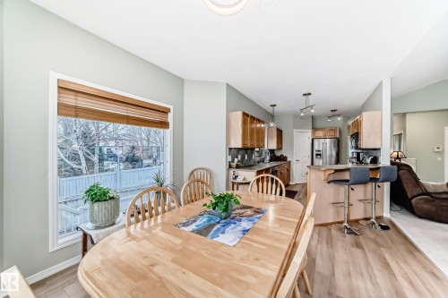 576 Glenwright Crescent Nw, Edmonton, AB - Indoor Photo Showing Dining Room