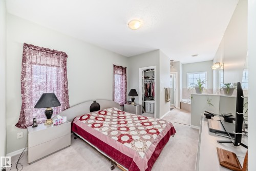 576 Glenwright Crescent Nw, Edmonton, AB - Indoor Photo Showing Bedroom