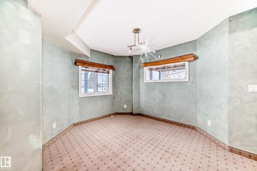 576 Glenwright Crescent Nw, Edmonton, AB - Indoor Photo Showing Other Room