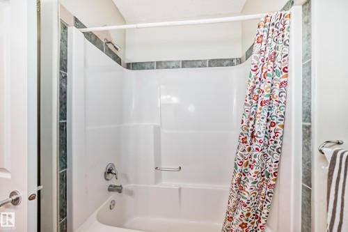 576 Glenwright Crescent Nw, Edmonton, AB - Indoor Photo Showing Bathroom
