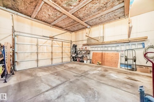 576 Glenwright Crescent Nw, Edmonton, AB - Indoor Photo Showing Garage