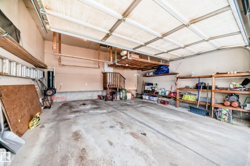 576 Glenwright Crescent Nw, Edmonton, AB - Indoor Photo Showing Garage