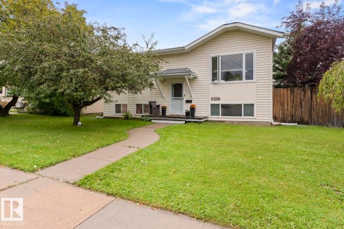Split-level residence featuring vinyl siding and a front entry - 5330 43 Street, Cold Lake, AB - Outdoor