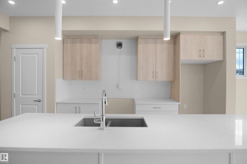 22915 95 Avenue Nw, Edmonton, AB - Indoor Photo Showing Kitchen