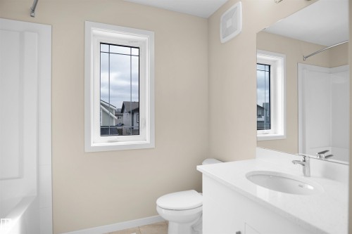 22915 95 Avenue Nw, Edmonton, AB - Indoor Photo Showing Bathroom