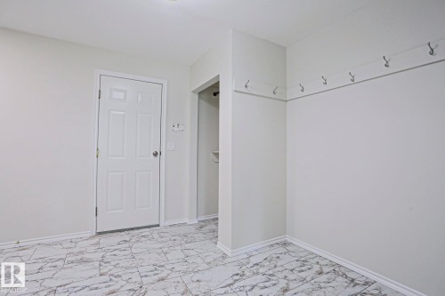 1028 James Crescent Nw, Edmonton, AB - Indoor Photo Showing Other Room