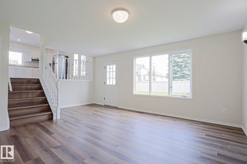 1028 James Crescent Nw, Edmonton, AB - Indoor Photo Showing Other Room