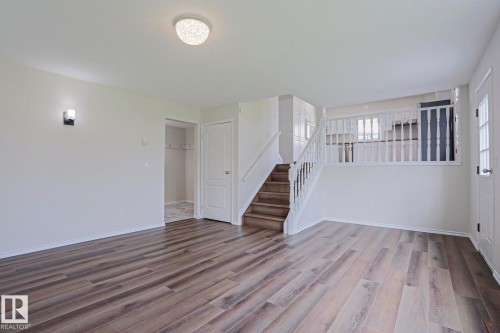 1028 James Crescent Nw, Edmonton, AB - Indoor Photo Showing Other Room