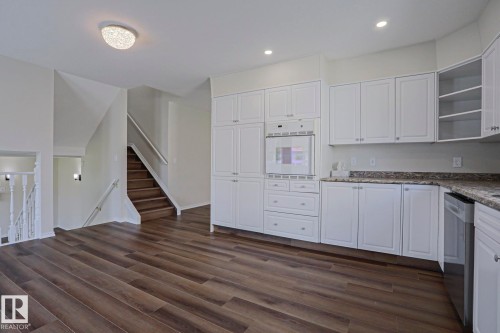 1028 James Crescent Nw, Edmonton, AB - Indoor Photo Showing Kitchen