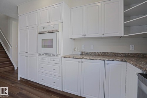 1028 James Crescent Nw, Edmonton, AB - Indoor Photo Showing Kitchen