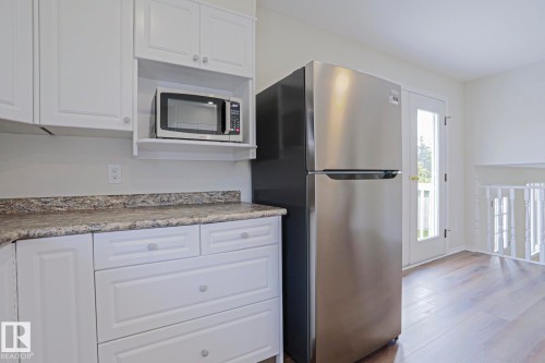 1028 James Crescent Nw, Edmonton, AB - Indoor Photo Showing Other Room