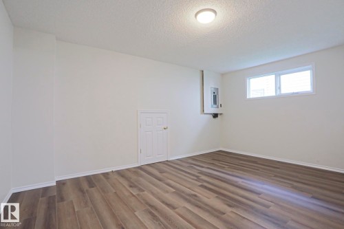 1028 James Crescent Nw, Edmonton, AB - Indoor Photo Showing Other Room