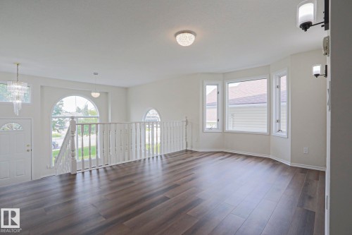 1028 James Crescent Nw, Edmonton, AB - Indoor Photo Showing Other Room