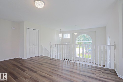 1028 James Crescent Nw, Edmonton, AB - Indoor Photo Showing Other Room