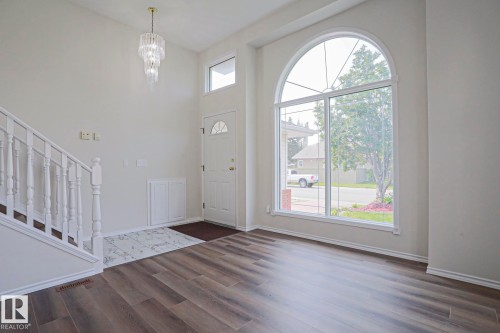 1028 James Crescent Nw, Edmonton, AB - Indoor Photo Showing Other Room