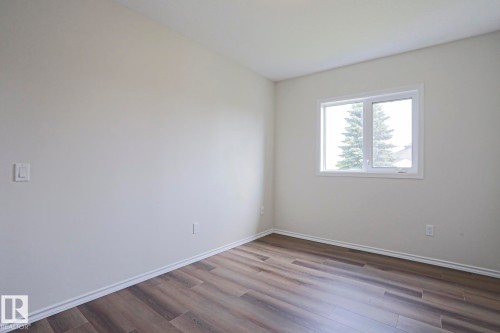1028 James Crescent Nw, Edmonton, AB - Indoor Photo Showing Other Room
