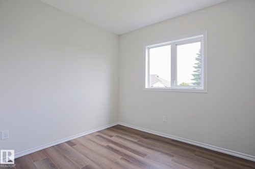 1028 James Crescent Nw, Edmonton, AB - Indoor Photo Showing Other Room