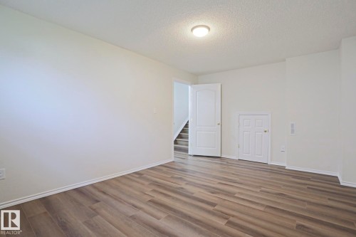 1028 James Crescent Nw, Edmonton, AB - Indoor Photo Showing Other Room