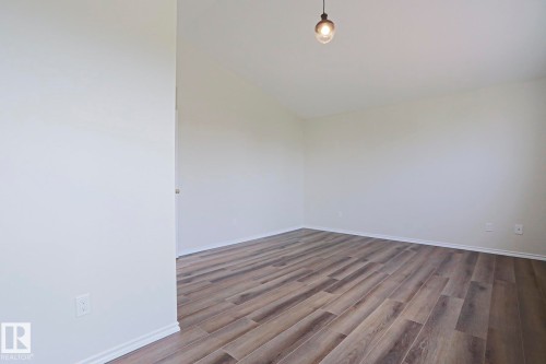 1028 James Crescent Nw, Edmonton, AB - Indoor Photo Showing Other Room
