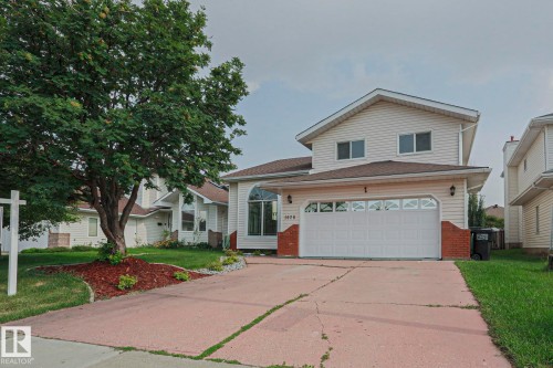 1028 James Crescent Nw, Edmonton, AB - Outdoor With Facade