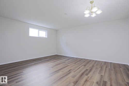 1028 James Crescent Nw, Edmonton, AB - Indoor Photo Showing Other Room