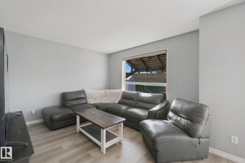 15730 141 Street Nw, Edmonton, AB - Indoor Photo Showing Living Room