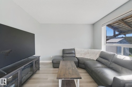15730 141 Street Nw, Edmonton, AB - Indoor Photo Showing Living Room
