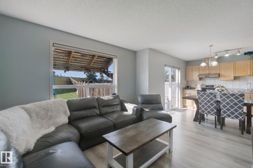 15730 141 Street Nw, Edmonton, AB - Indoor Photo Showing Living Room