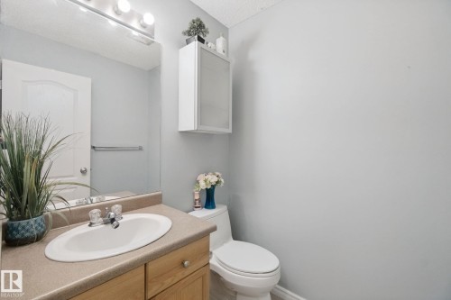 15730 141 Street Nw, Edmonton, AB - Indoor Photo Showing Bathroom