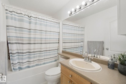 15730 141 Street Nw, Edmonton, AB - Indoor Photo Showing Bathroom