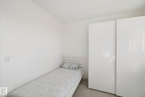 15730 141 Street Nw, Edmonton, AB - Indoor Photo Showing Bedroom