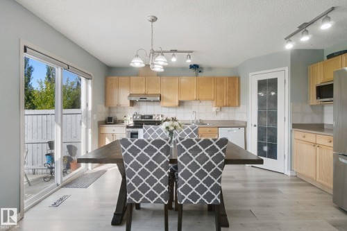 15730 141 Street Nw, Edmonton, AB - Indoor Photo Showing Kitchen