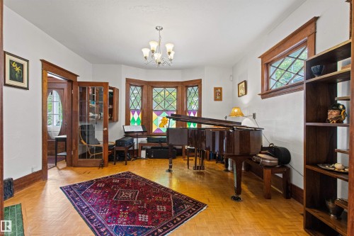 10714 75 Avenue Nw, Edmonton, AB - Indoor