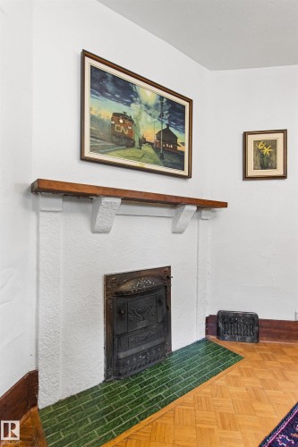 10714 75 Avenue Nw, Edmonton, AB - Indoor Photo Showing Other Room