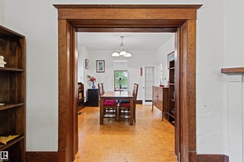 10714 75 Avenue Nw, Edmonton, AB - Indoor Photo Showing Dining Room