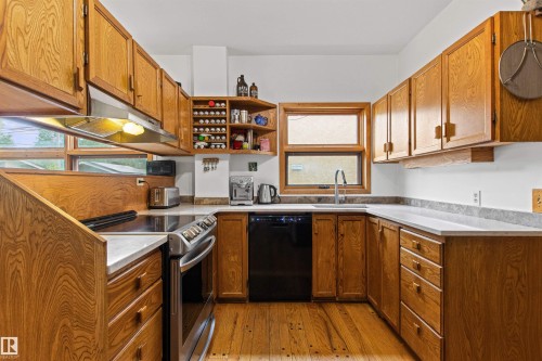 10714 75 Avenue Nw, Edmonton, AB - Indoor Photo Showing Kitchen