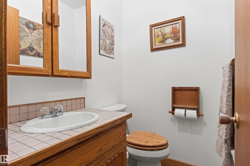 10714 75 Avenue Nw, Edmonton, AB - Indoor Photo Showing Bathroom