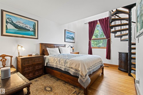 10714 75 Avenue Nw, Edmonton, AB - Indoor Photo Showing Bedroom