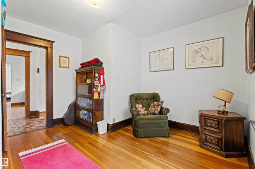 10714 75 Avenue Nw, Edmonton, AB - Indoor