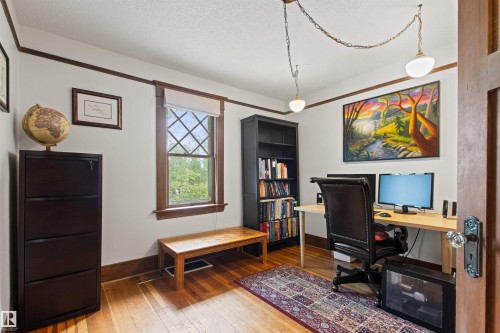 10714 75 Avenue Nw, Edmonton, AB - Indoor Photo Showing Office