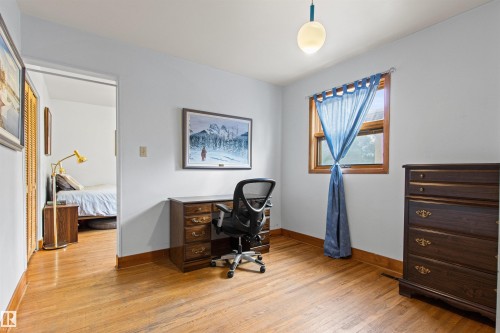 10714 75 Avenue Nw, Edmonton, AB - Indoor