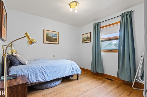 10714 75 Avenue Nw, Edmonton, AB - Indoor Photo Showing Bedroom