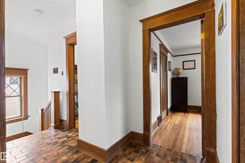 10714 75 Avenue Nw, Edmonton, AB - Indoor Photo Showing Other Room