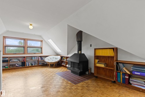 10714 75 Avenue Nw, Edmonton, AB - Indoor Photo Showing Other Room
