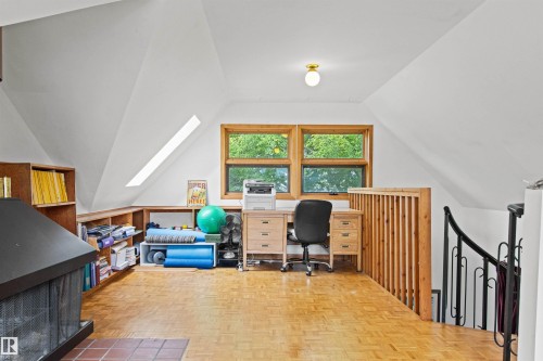 10714 75 Avenue Nw, Edmonton, AB - Indoor